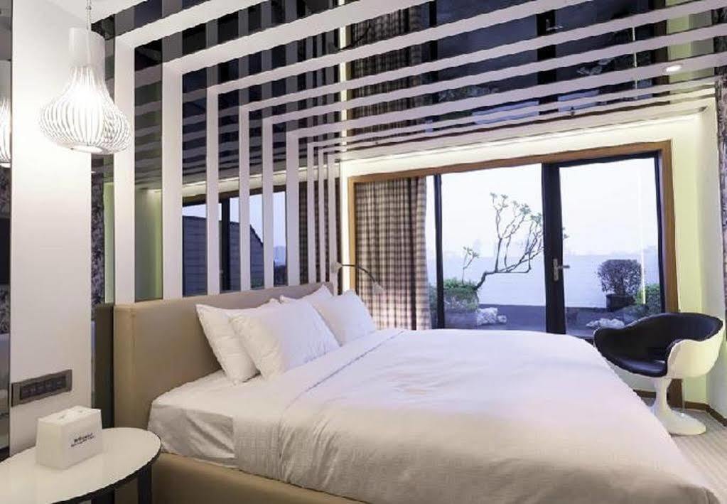 Royal Hotel Group- Central Park Branch Kaohsiung Exterior photo